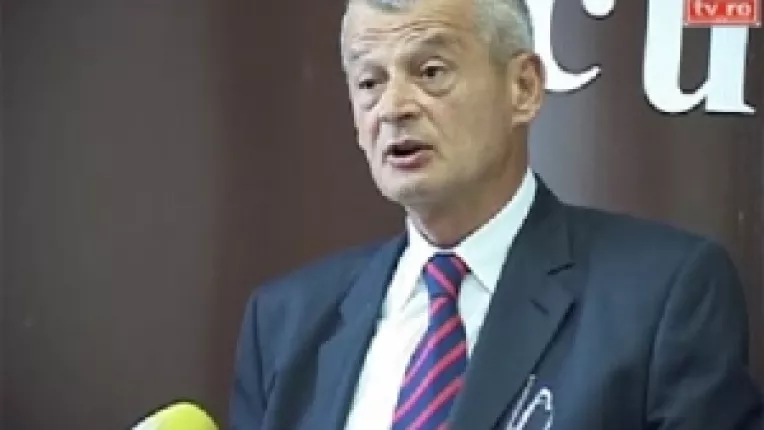 Zoe Petre: "Campania in tara este punctul slab al lui Oprescu, deoarece nu are o masinarie politica"